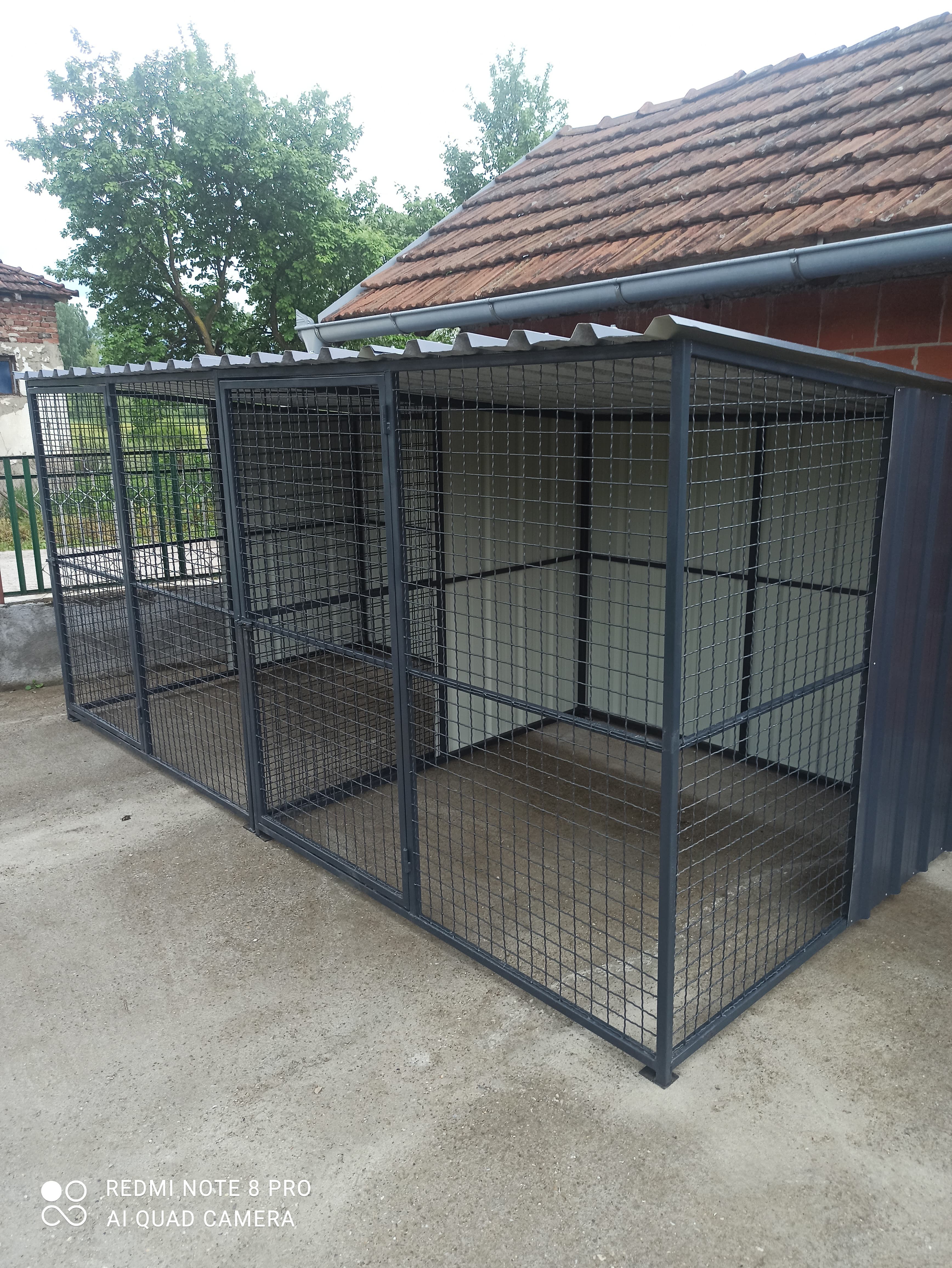 Metalni boks za psa — model 6, čelična konstrukcija sa grifovanom žicom