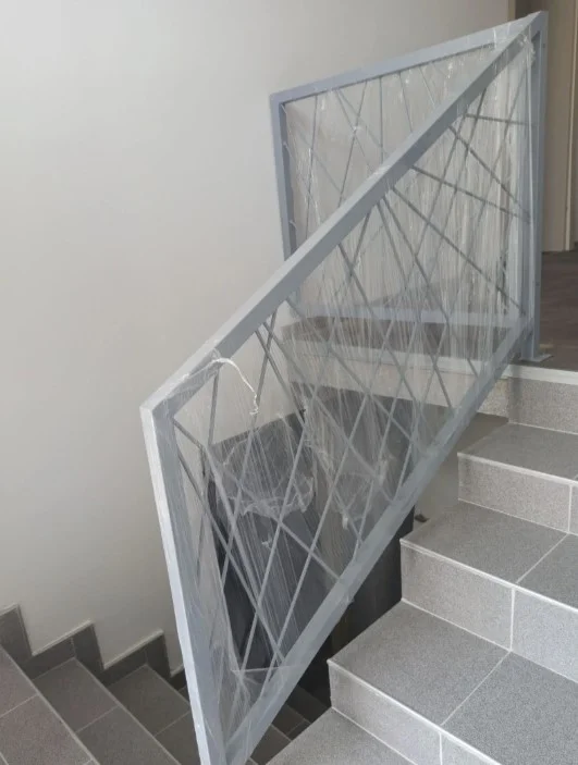 Kavezi, boksevi, vrata, ograde, kapije