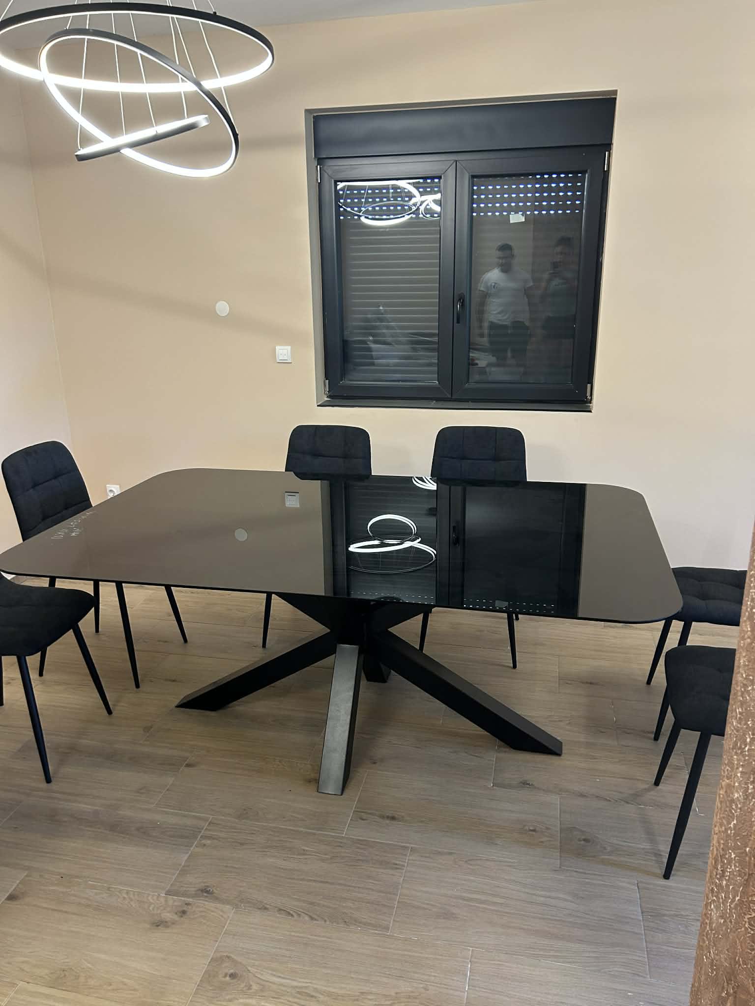 Metalne nogare po meri — model 17 za trpezariju, priprema za montažu ploče po izboru