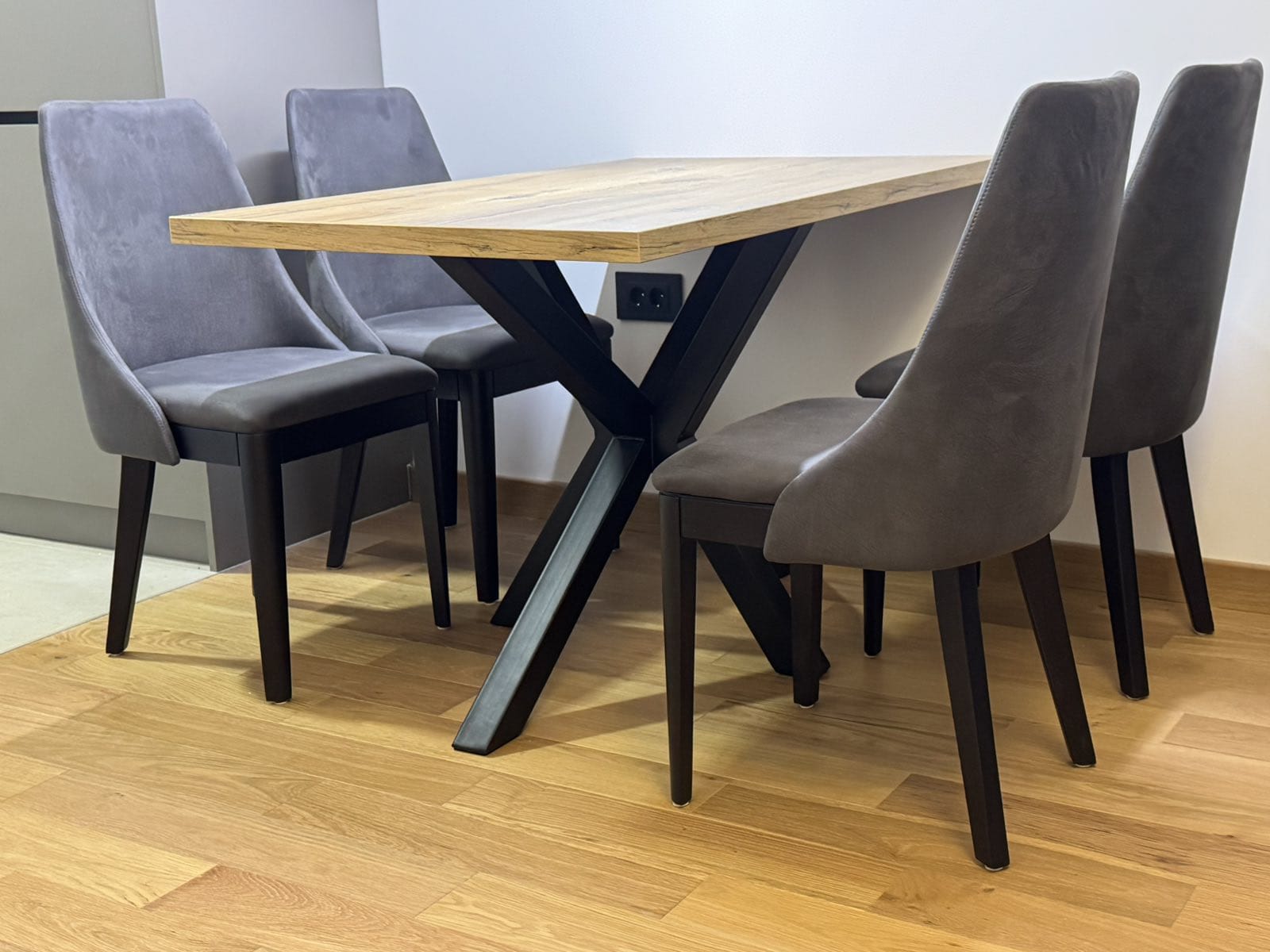 Model 178 — loft metalne nogare, trajna zaštita od korozije, za natkrivenu terasu