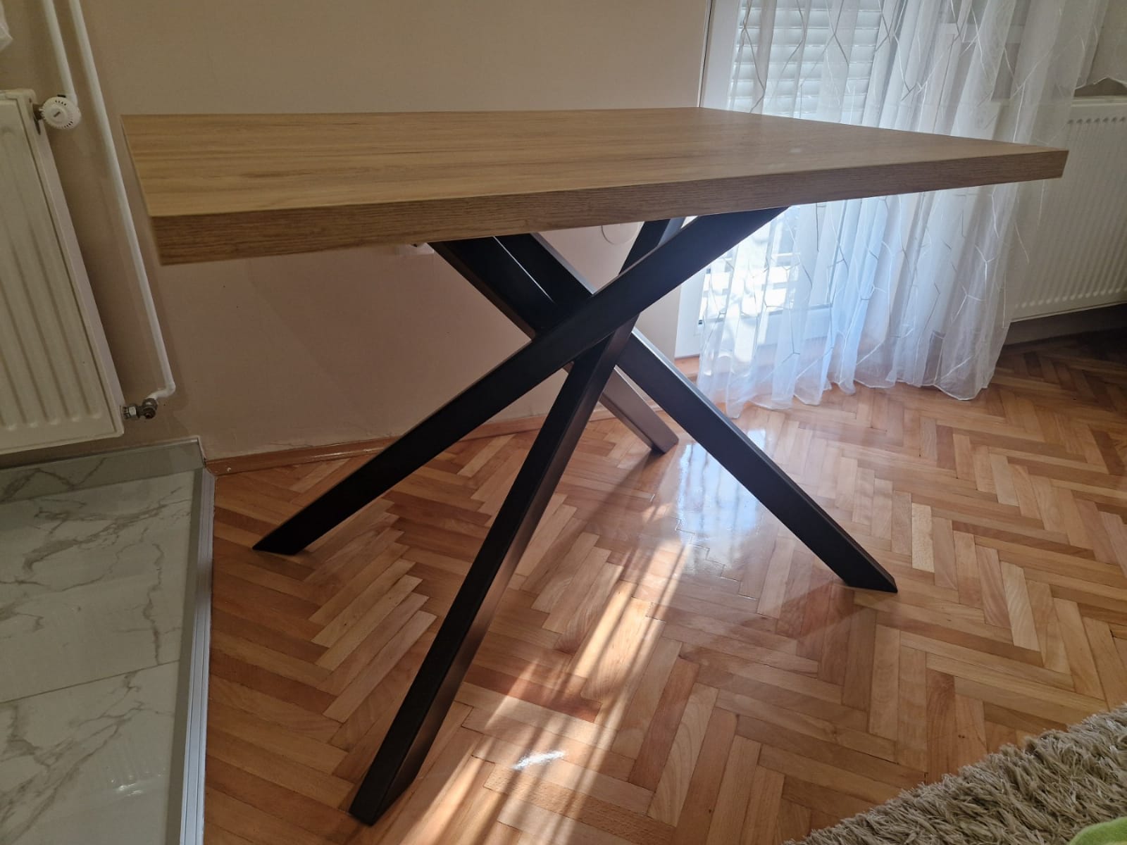 Model 198 — nogare za trpezarijski sto, čelik obrađen do milimetra, za restoran