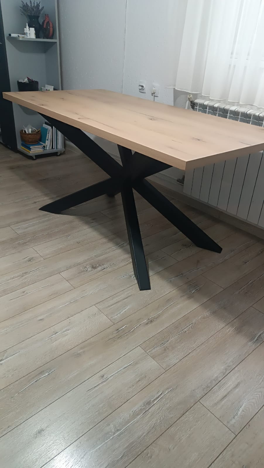 Model 48 — metalne nogare za sto, crna mat završnica, za studio stan