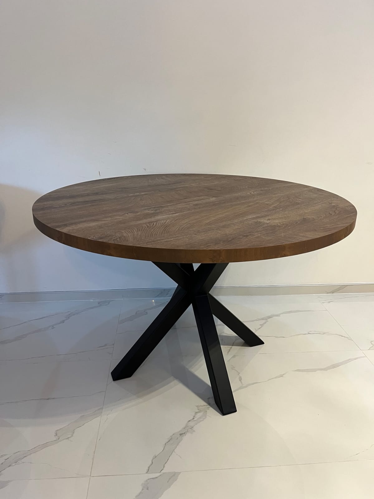 Metalna konstrukcija za sto, model 76 — čelik obrađen do milimetra, za natkrivenu terasu