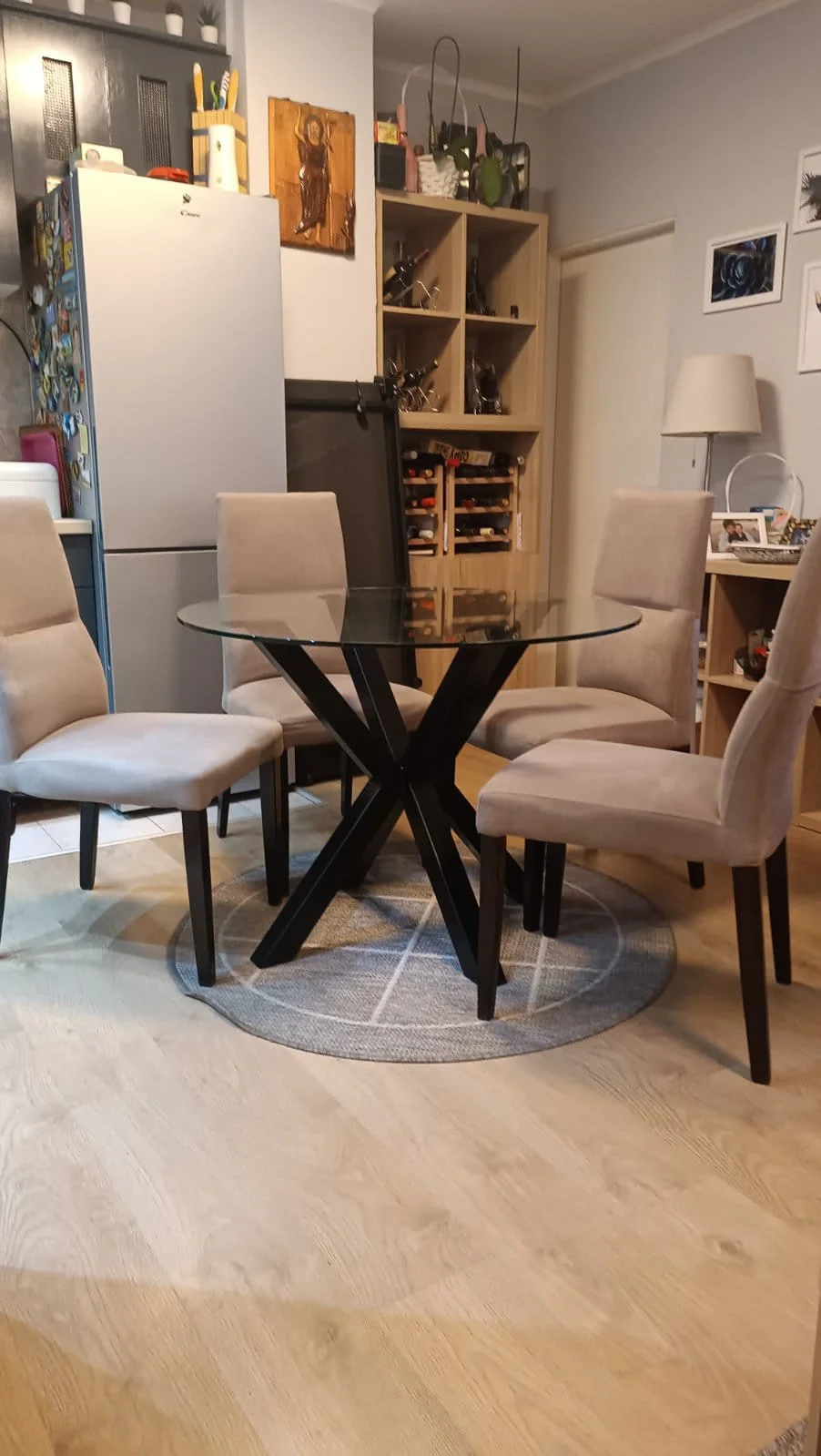 drveni trpezarijski stolovi