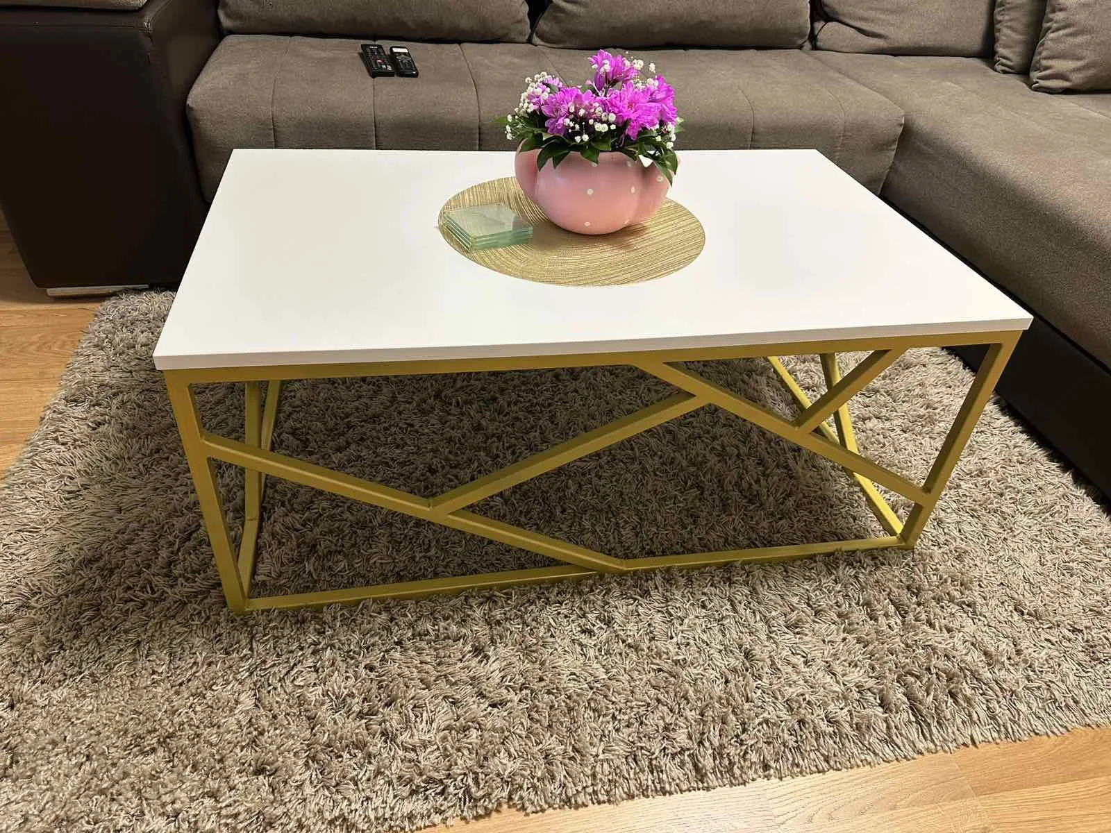 sto za spavacu i dnevnu sobu