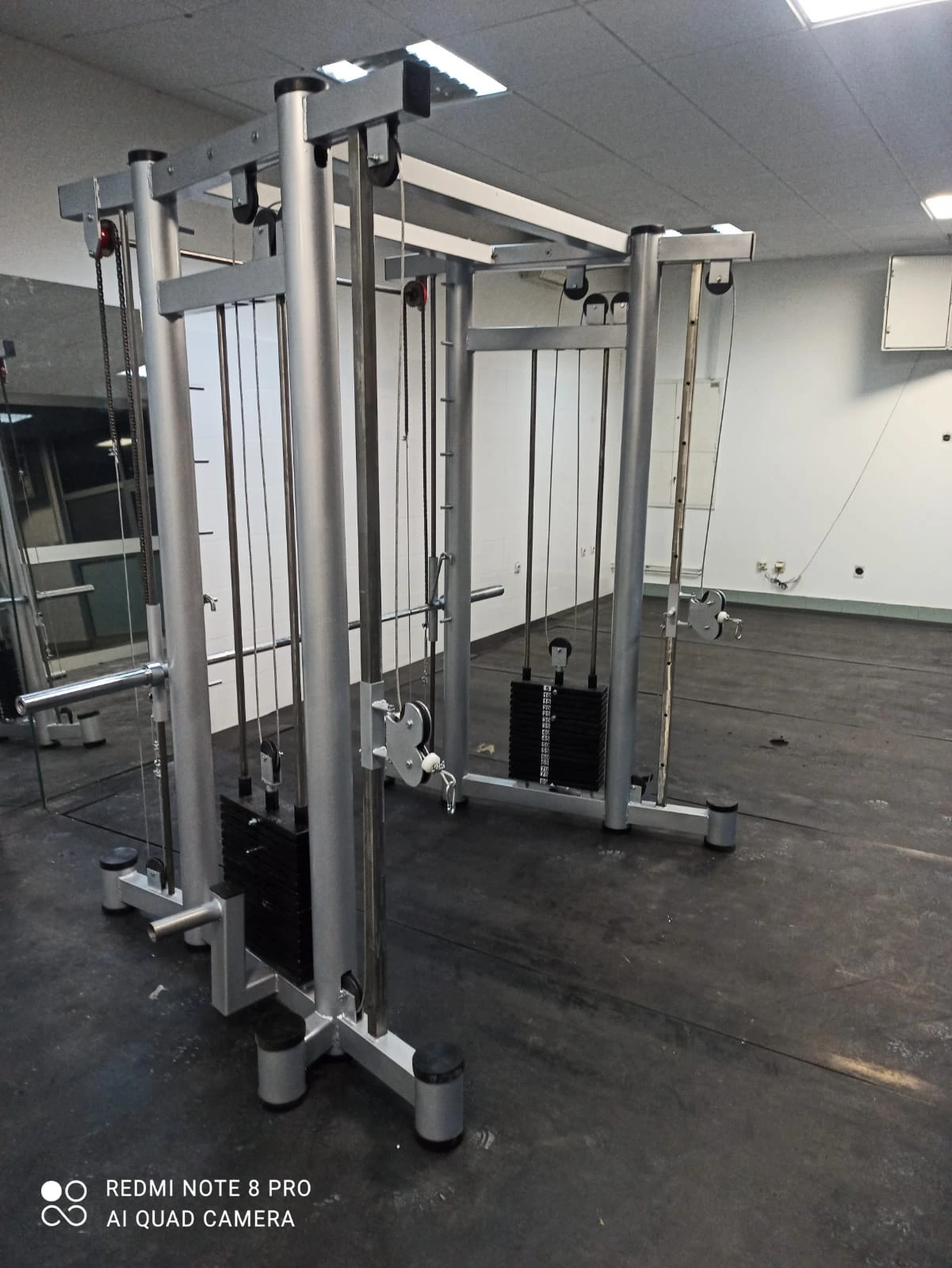 Sprava za leđa – veslanje sa sajlom za jačanje leđnih mišića