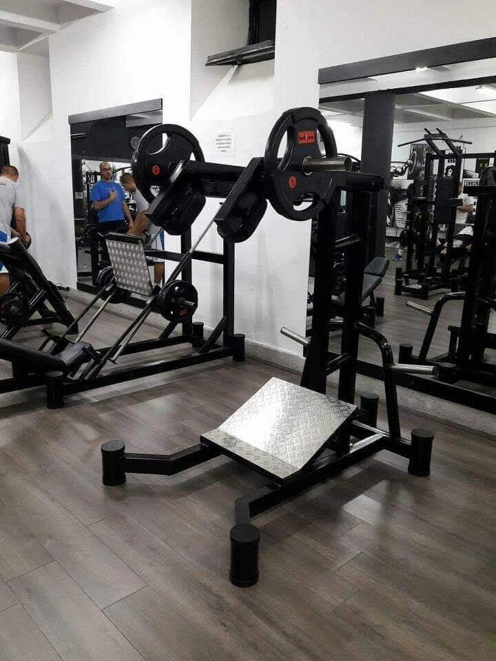 Lat mašina – povlačenje za jačanje gornjeg dela leđa