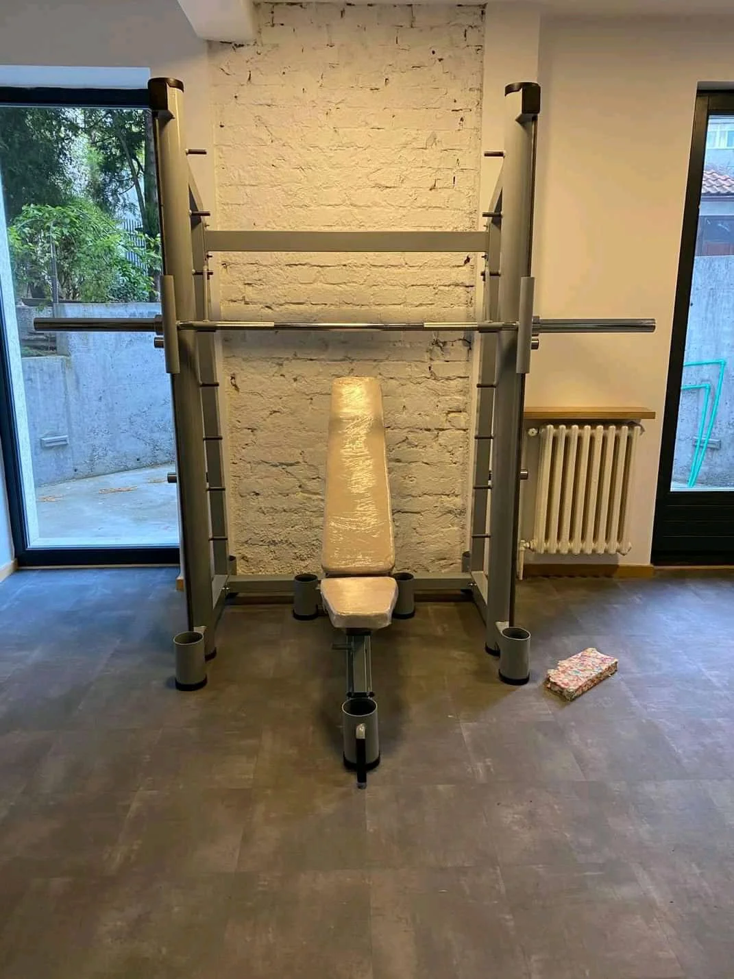 Sprava za trbušnjake – podesiva klupa za jačanje stomaka